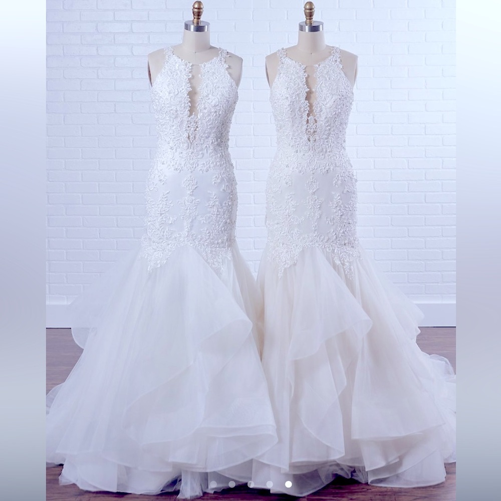 NEVER WORN! Beautiful wedding dress by designer MAGGIE SOTTERO! Size 6, Ivory.